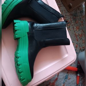 Fashionable Women's Dopamine Sole Chelsea Boots For Casual Wear